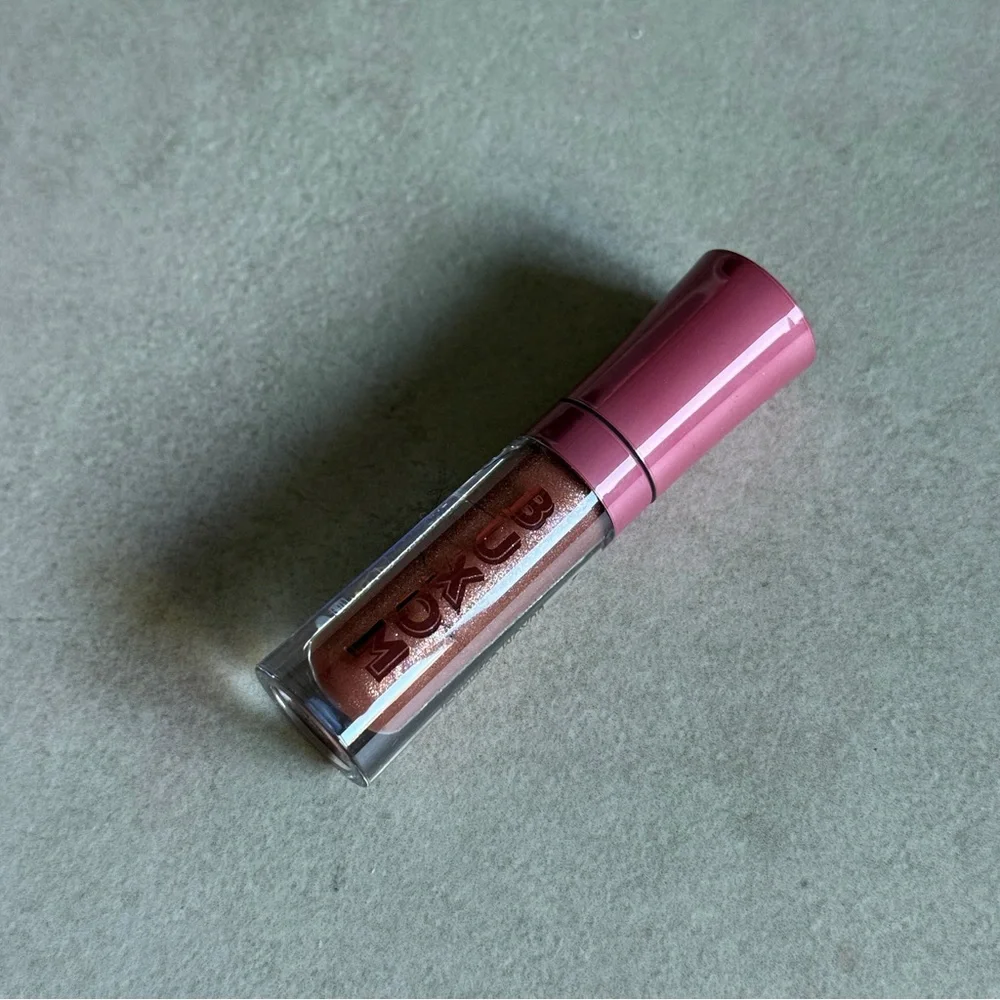 Buxom Full-On Plumping Lip Polish Gloss in Sarina – Shimmering Nude Rose